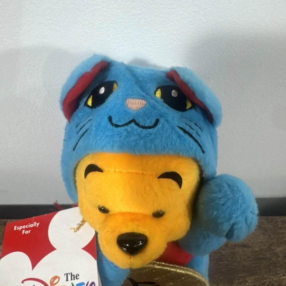 Maneki-Neko Disney Store Japan Exclusive Winnie‎ the Pooh Lucky Cat Plushie Blue